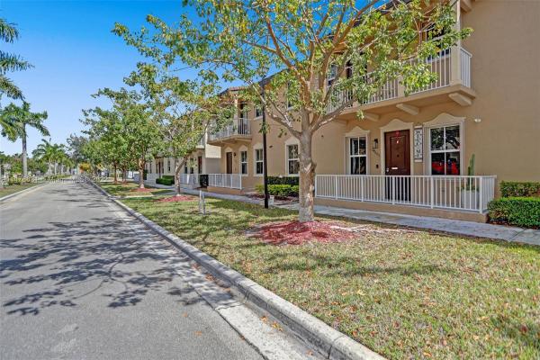 Summerville, 24603 SW 115th Ct #-, Princeton, Florida 33032, image 2