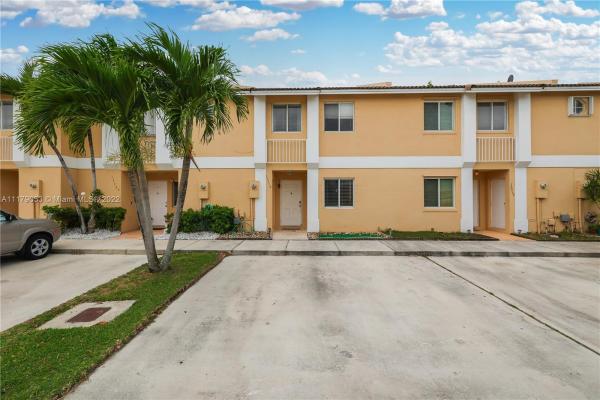 Weitzer Serena Lakes Townhomes, 17718 SW 139th Ct, Richmond West, Florida 33177, image 2