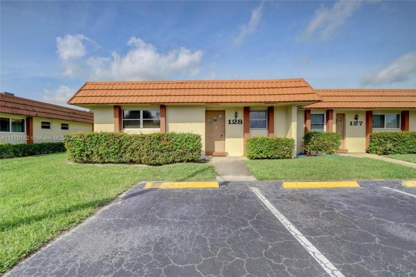 Fernley 3 At Cresthaven Townhomes, 5780 Fernley Dr W #128, West Palm Beach, Florida 33415, image 1