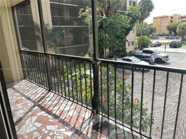 Fox Chase, 8635 NW 8th St #211, Fountainebleau, Florida 33126, image 1