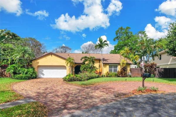 Lakes Of The Meadow, 5450 SW 151st Pl, Kendall West, Florida 33185, image 2