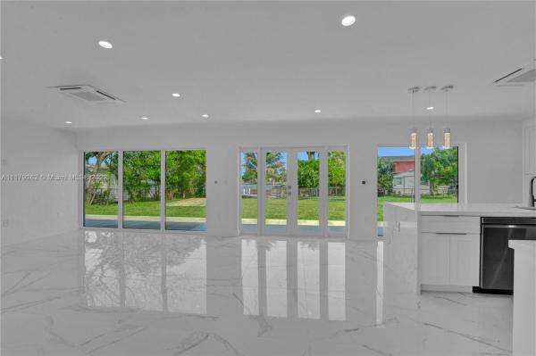 Westwood Lakes Residential, 10705 SW 52nd Ter, Westwood Lakes, Florida 33165, image 2