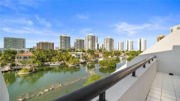 Poinciana Island Yacht & Racquet Club, 355 Poinciana Dr #1130, Sunny Isles Beach, Florida 33160, image 2