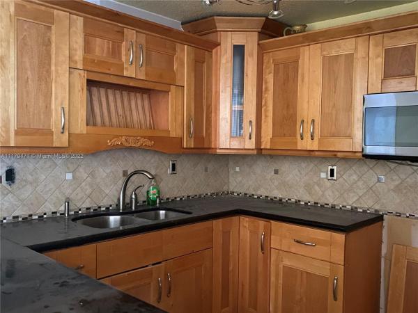 Sovereigns, 6911 SW 147th Ave #1A, Kendale Lakes, Florida 33193, image 1