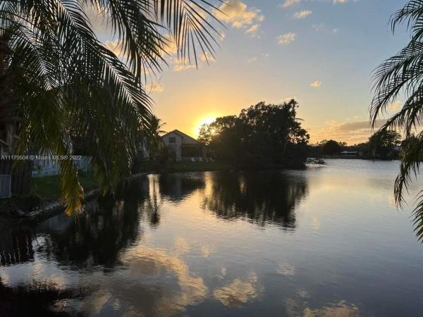 Tanglewood Lakes South, 1510 SW 98th Ave, Pembroke Pines, Florida 33025, image 1