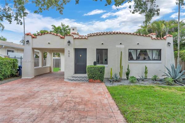 Country Club Estates, 549 La Villa Dr, Miami Springs, Florida 33166, image 2