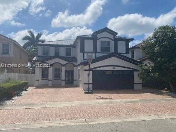 Riviera Trace, 13612 NW 10th Ter, Tamiami, Florida 33182, image 2