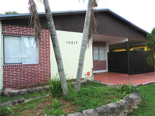 Lakes Of Acadia, 19217 NW 53rd Cir Pl, Miami Gardens, Florida 33055, image 2