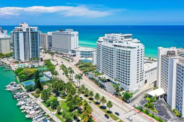 The Carriage House, 5401 Collins Ave #1530, Miami Beach, Florida 33140, image 2