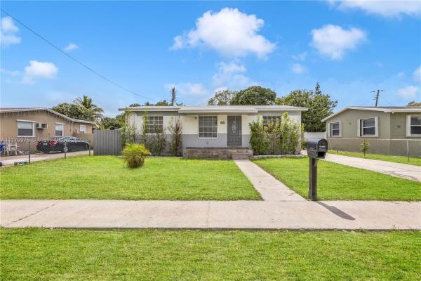Linwood Gardens, 6460 Mcclellan St, Hollywood, Florida 33024, image 2