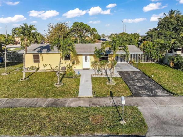 Miami Gardens Manor, 19321 NW 47th Ct, Miami Gardens, Florida 33055, image 2