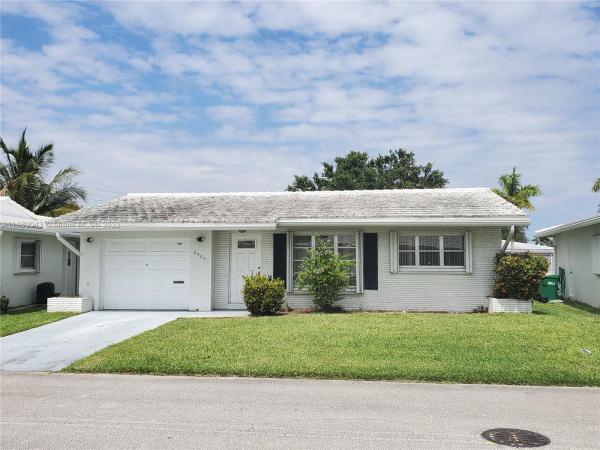Mainlands Of Tamarac Lakes, 6905 NW 70th St, Margate, Florida 33321, image 1