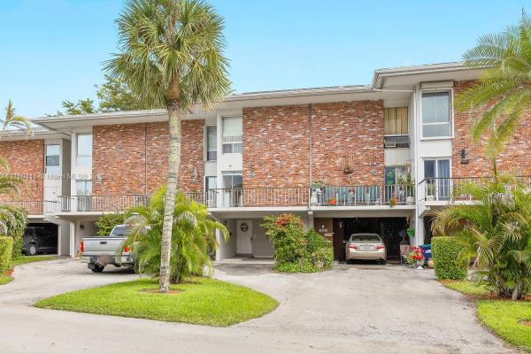 6776 Brookline Dr #6776, Country Club, Florida 33015, image 2