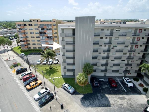 Three Seasons, 16450 Miami Dr #506, North Miami Beach, Florida 33162, image 2