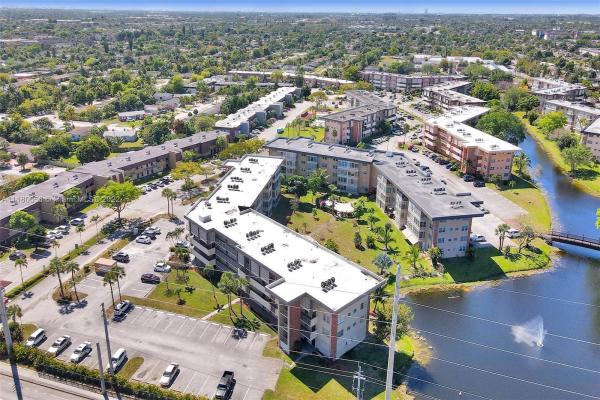 Lauderdale Oaks, 3091 NW 46th Ave #203A, Lauderdale Lakes, Florida 33313, image 2