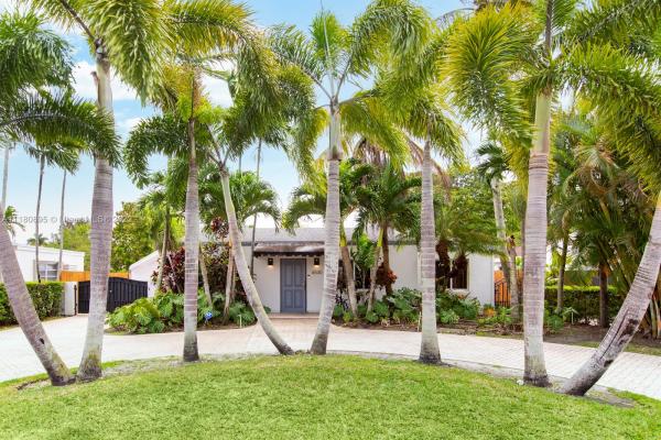 Bird Road Terrace, 6530 SW 43rd St, Westwood Lakes, Florida 33155, image 2