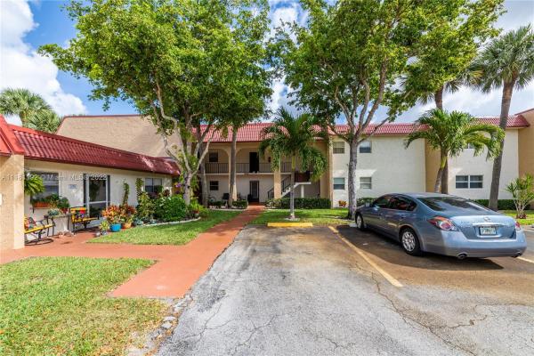 Golden Lakes Village, 183 Lake Evelyn Dr, West Palm Beach, Florida 33411, image 2