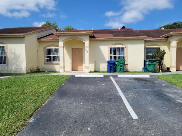 Waterside Townhomes, 28346 SW 141st Pl, Leisure City, Florida 33033, image 2