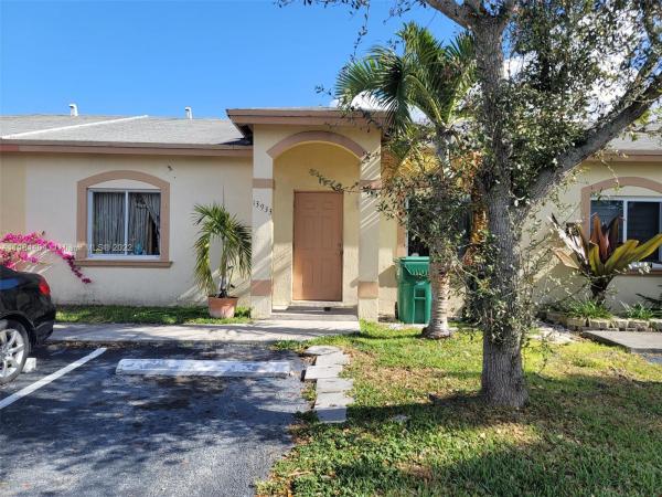 Waterside Townhomes, 13933 SW 281st Ter #13933, Leisure City, Florida 33033, image 2