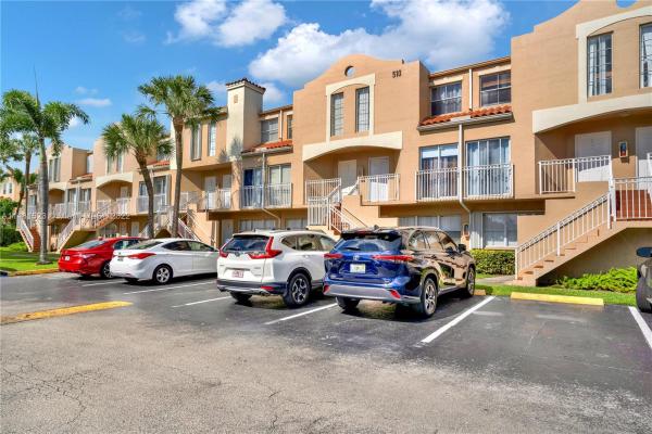 Coral Pointe Townhomes, 510 NW 86th Pl #12-208, Fountainebleau, Florida 33126, image 2