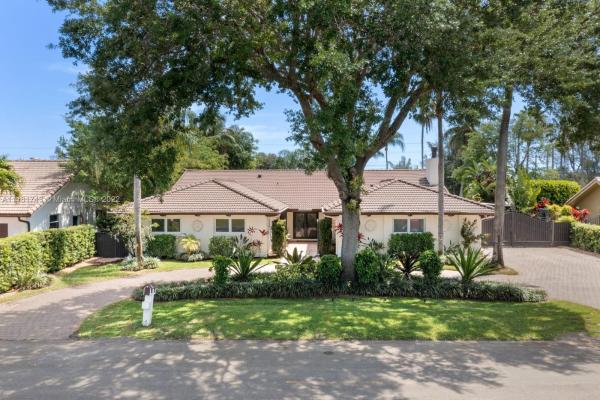 Country Club Of Miami Estates, 19601 E Oakmont Dr, Country Club, Florida 33015, image 1