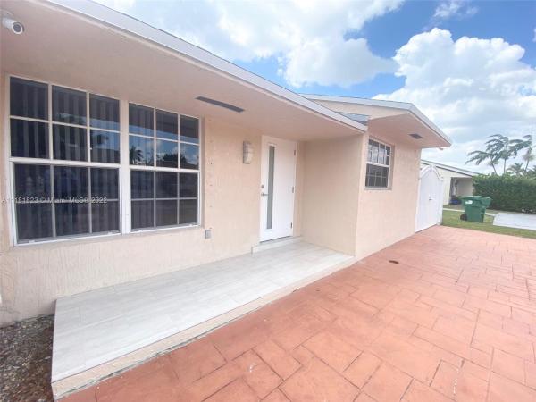Grand Canal Homes, 314 SW 96th Ct #1, Fountainebleau, Florida 33174, image 2