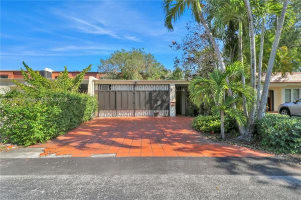 Sunset Park Lake Villas, 7811 SW 102nd Pl, Kendall, Florida 33173, image 2