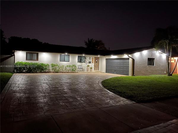 Miami Lakes Residential, 14410 Lake Crescent Pl, Miami Lakes, Florida 33014, image 2