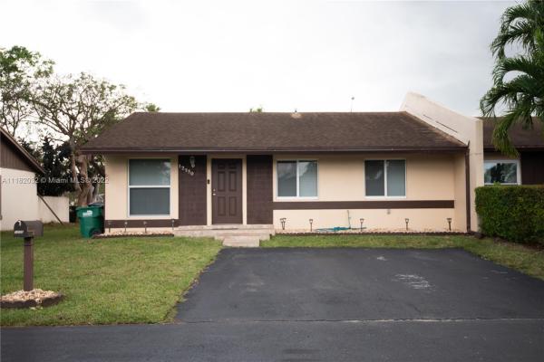 Devon Aire Villas, 12350 SW 119th Ter, The Crossings, Florida 33186, image 2