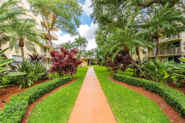Village At The Falls, 13100 SW 92nd Ave #A-PH8, Kendall, Florida 33176, image 1