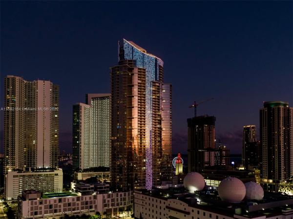 Paramount Miami Worldcenter, 851 NE 1st Ave #911, Miami, Florida 33132, image 2