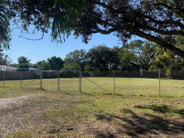 Rodrigo Homes, 8998 N Miami Ave, El Portal, Florida 33150, image 2