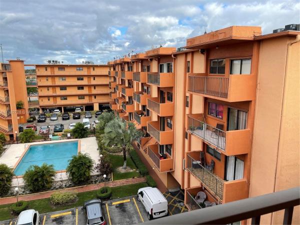 Westland, 1800 W 54th St #414, Hialeah, Florida 33012, image 1