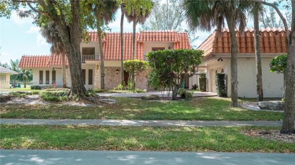 Loch Lomond, 7240 S Prestwick Pl, Miami Lakes, Florida 33014, image 1