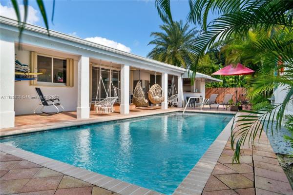 Coral Way Village, 8300 SW 31st St, Westchester, Florida 33155, image 2