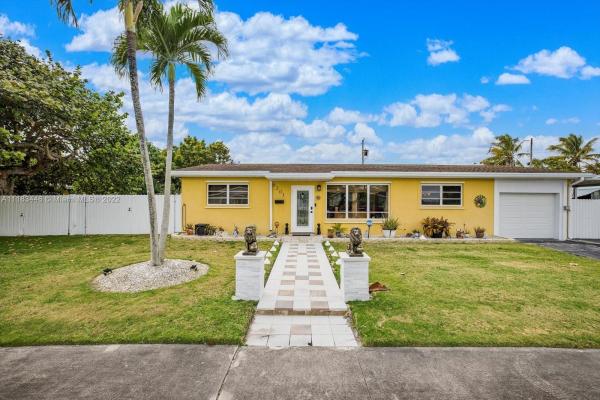 Pine Tree Manor, 9301 Jamaica Dr, Cutler Bay, Florida 33189, image 2