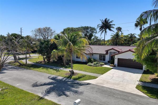 Limewood Grove, 16590 SW 146th Ct, Richmond West, Florida 33177, image 2