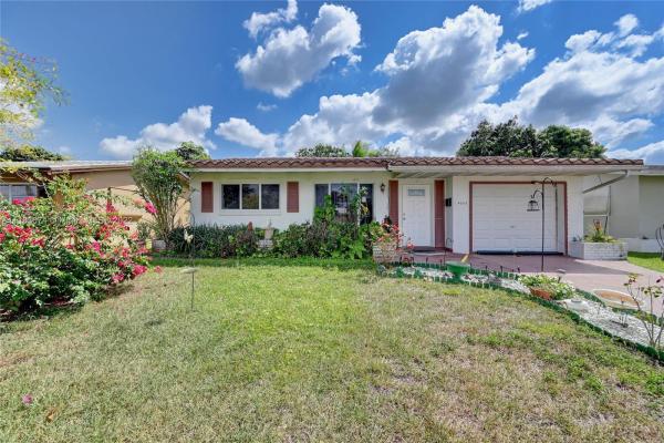 Mainlands Of Tamarac Lakes, 4508 NW 46th St, Tamarac, Florida 33319, image 2