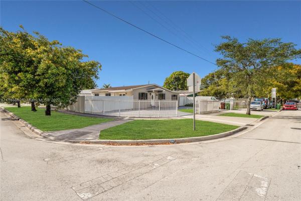 Industrial Center, 3200 W 7th Ave, Hialeah, Florida 33012, image 1