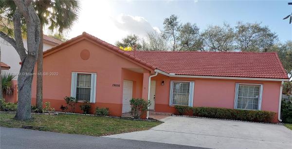 Lakes On The Green Gwendolyn, 19050 NW 89th Ct, Hialeah, Florida 33018, image 1
