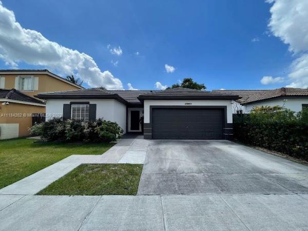 Weitzer At Lago Mar, 15860 SW 74th Ln, Kendale Lakes, Florida 33193, image 2