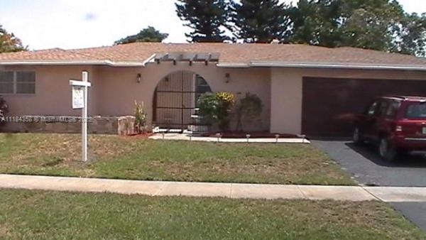 Palm Beach Colony, 956 Hibiscus Dr, Royal Palm Beach, Florida 33411, image 2