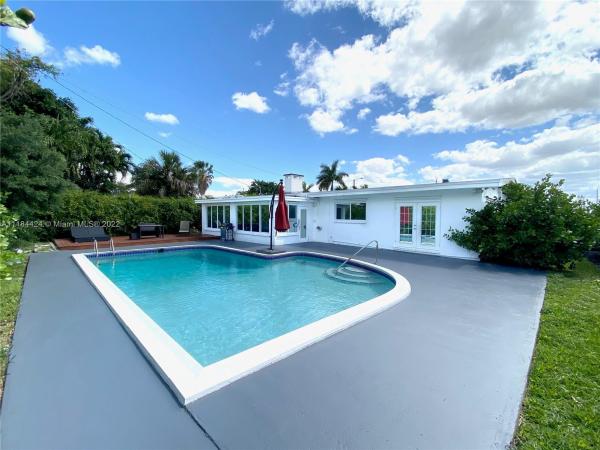 Sierra, 19500 NW 1st Ct, Miami Gardens, Florida 33169, image 1