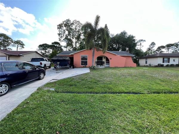 182 SE Crosspoint Dr, Florida 34983, image 2