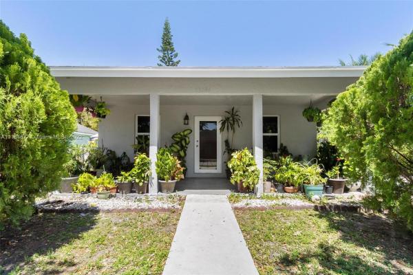 Jordan Commons, 13141 SW 242nd Ter, Princeton, Florida 33032, image 1