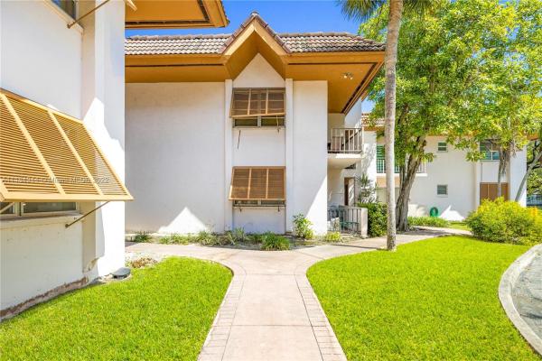 Kingston Square, 9490 SW 77th Ave #N1, Kendall, Florida 33156, image 1