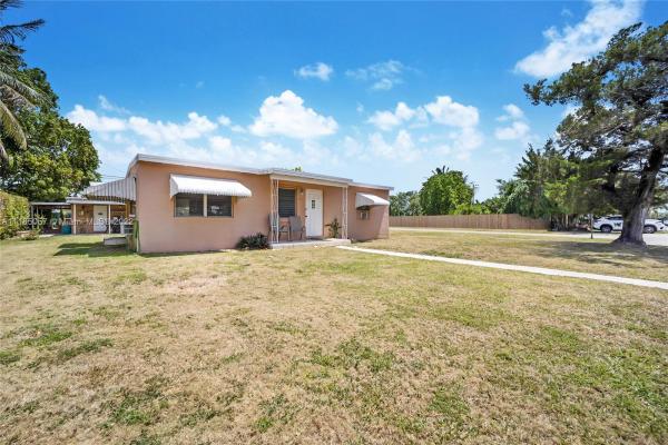 Tropical Estates, 4271 SW 99th Ct, Olympia Heights, Florida 33165, image 2
