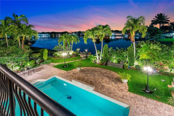 Loch Lomond, 6885 Gleneagle Dr, Miami Lakes, Florida 33014, image 1