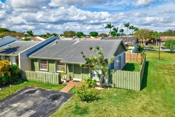 Devon Aire Villas, 12251 SW 114th Ter, The Crossings, Florida 33186, image 2