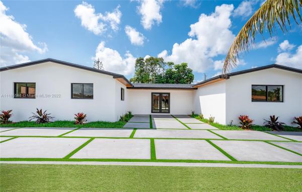 Darlington Manor, 8930 SW 56th Ter, Sunset, Florida 33173, image 2